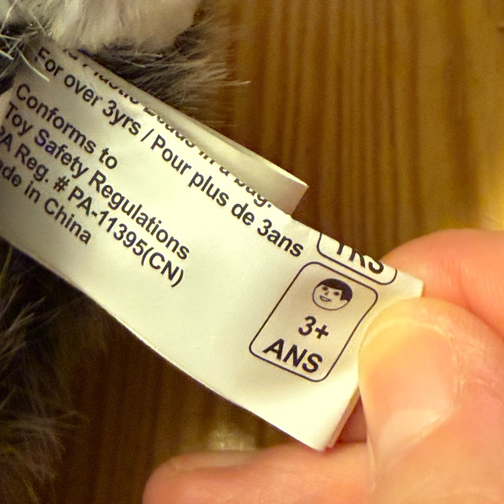 NWOT Husky plush toy, with a Canada 🇨🇦 Collar, white and grey. - Picture 5 of 8